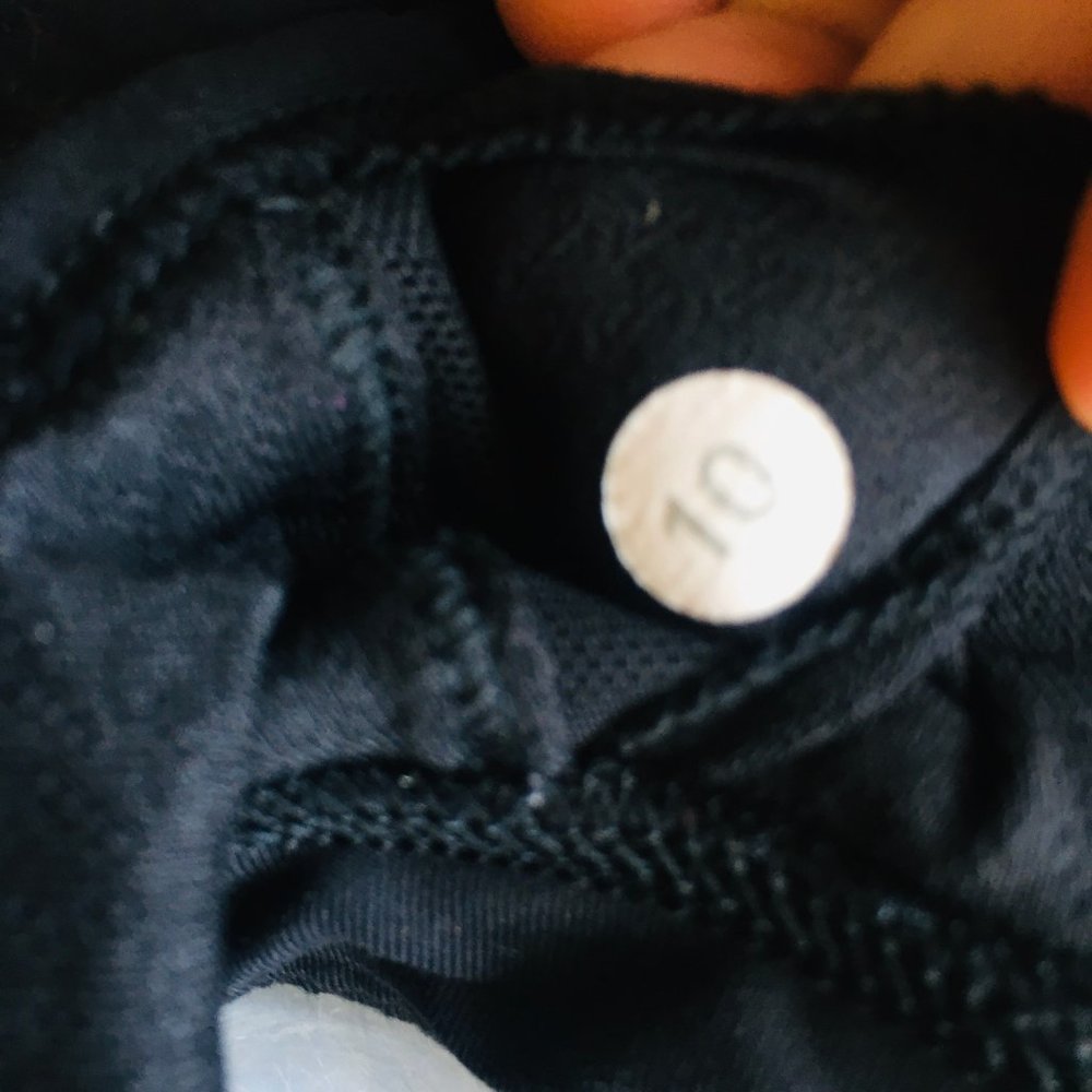 LULULEMON Drop It Like It's Hot Black Sports Bra - Picture 5 of 6